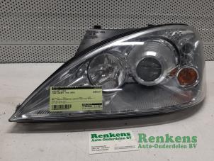 Used Headlight, left Ford Galaxy (WGR) 2.8i V6 24V Price € 100,00 Margin scheme offered by Renkens Auto-Onderdelen B.V.