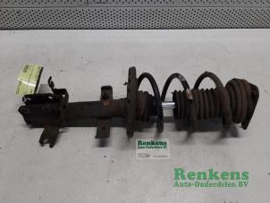 Used Front shock absorber rod, right Renault Clio III (BR/CR) 1.5 dCi FAP Price € 40,00 Margin scheme offered by Renkens Auto-Onderdelen B.V.