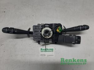 Usados Interruptor combinado columna de dirección Renault Twingo II (CN) 1.5 dCi 90 FAP Precio € 40,00 Norma de margen ofrecido por Renkens Auto-Onderdelen B.V.