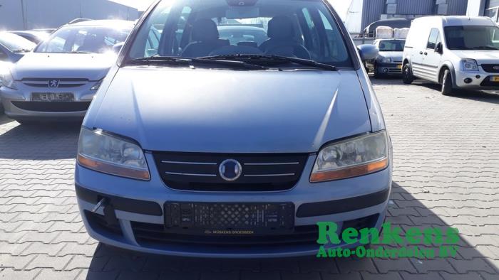 Usados Parachoques Fiat Idea (350AX) 1.4 16V Precio de solicitud ofrecido por Renkens Auto-Onderdelen B.V.