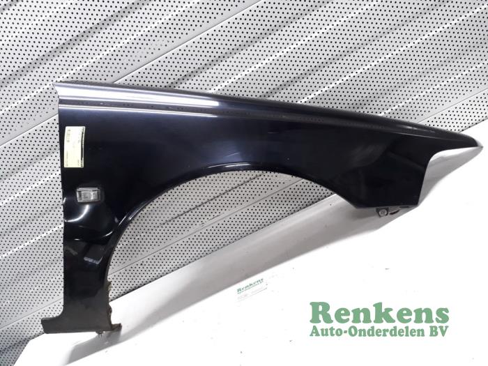 Front wing, right from a Volvo V40 (VW) 1.8 16V 2004