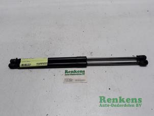 Used Set of tailgate gas struts Peugeot 307 SW (3H) 2.0 HDi 110 FAP Price € 20,00 Margin scheme offered by Renkens Auto-Onderdelen B.V.