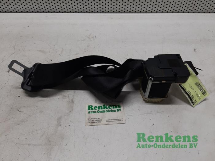 Front seatbelt, right from a Opel Corsa C (F08/68) 1.2 16V 2002