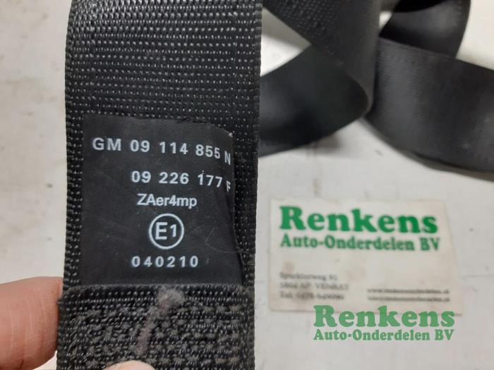 Front seatbelt, right from a Opel Corsa C (F08/68) 1.2 16V 2002