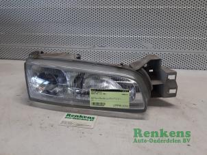 Używane Reflektor prawy Mazda 626 (GE12/72/82) 1.8i LX/GLX 16V Cena € 35,00 Procedura marży oferowane przez Renkens Auto-Onderdelen B.V.