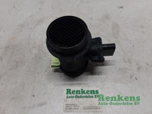 Usados Medidor de masa de aire Mercedes CLK (W208) 2.0 200 16V Precio € 36,30 IVA incluido ofrecido por Renkens Auto-Onderdelen B.V.