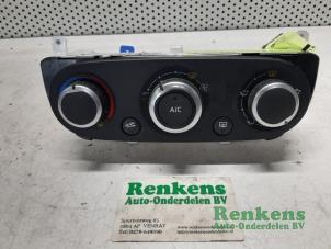 Używane Panel sterowania nagrzewnicy Renault Clio IV (5R) 1.5 Energy dCi 90 FAP Cena € 45,00 Procedura marży oferowane przez Renkens Auto-Onderdelen B.V.