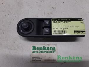 Used Electric window switch Renault Clio IV (5R) 1.5 Energy dCi 90 FAP Price € 25,00 Margin scheme offered by Renkens Auto-Onderdelen B.V.