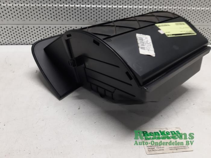 Glovebox from a Renault Clio IV (5R) 1.5 Energy dCi 90 FAP 2015
