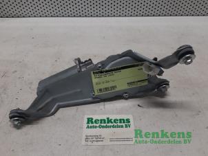 Gebrauchte Scheibenwischermotor hinten Hyundai i20 1.4i 16V Preis € 20,00 Margenregelung angeboten von Renkens Auto-Onderdelen B.V.