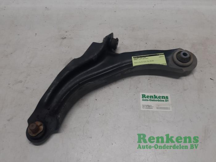 Front wishbone, left from a Renault Clio IV (5R) 1.5 Energy dCi 90 FAP 2015