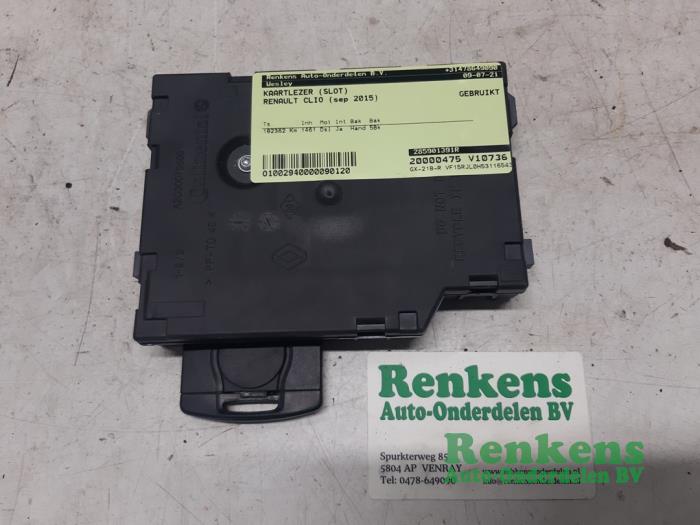 Card reader (lock) from a Renault Clio IV (5R) 1.5 Energy dCi 90 FAP 2015