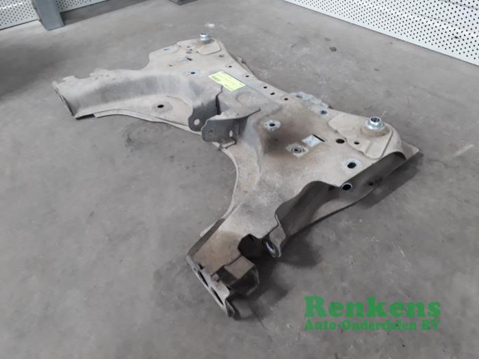 Subframe from a Renault Clio IV (5R) 1.5 Energy dCi 90 FAP 2015