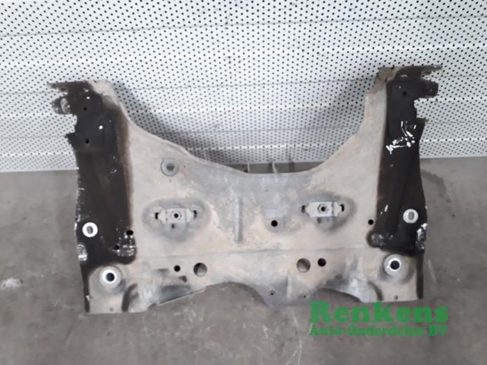 Subframe from a Renault Clio IV (5R) 1.5 Energy dCi 90 FAP 2015