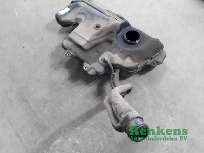Tank from a Renault Clio IV (5R) 1.5 Energy dCi 90 FAP 2015