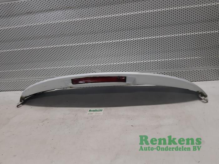 Spoiler tailgate from a Renault Clio IV (5R) 1.5 Energy dCi 90 FAP 2015