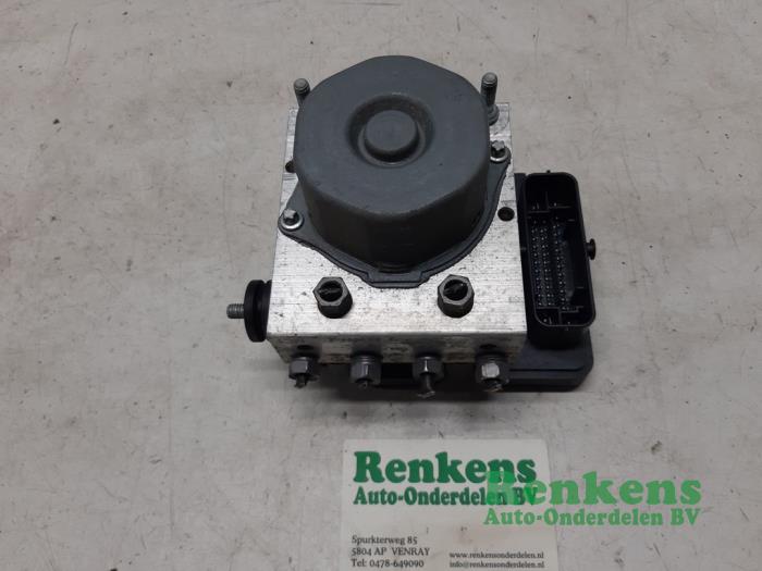 ABS pump from a Renault Clio IV (5R) 1.5 Energy dCi 90 FAP 2015