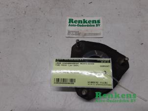 Used Lower shock absorber mount, outer right Ford Focus 1 1.8 TDdi Price € 15,00 Margin scheme offered by Renkens Auto-Onderdelen B.V.