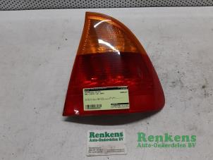 Gebrauchte Rücklicht rechts BMW 3 serie Touring (E46/3) 318i Preis € 20,00 Margenregelung angeboten von Renkens Auto-Onderdelen B.V.