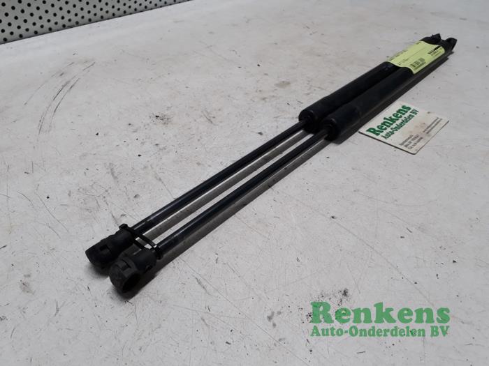 Set of tailgate gas struts from a Renault Scénic III (JZ) 1.5 dCi 105 2011