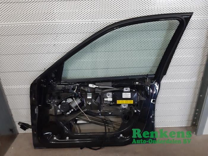 Front door 4-door, right from a BMW 3 serie Touring (E46/3) 318i 16V 2004