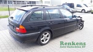 Gebrauchte Rücklicht rechts BMW 3 serie Touring (E46/3) 318i 16V Preis € 25,00 Margenregelung angeboten von Renkens Auto-Onderdelen B.V.