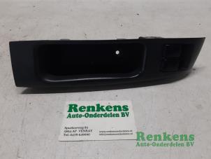 Używane Przelacznik elektrycznej szyby Chevrolet Spark 1.0 16V Cena € 15,00 Procedura marży oferowane przez Renkens Auto-Onderdelen B.V.