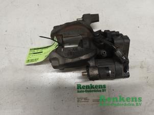 Used Rear brake calliper, left Volkswagen Touran (5T1) 2.0 TDI 150 Price € 70,00 Margin scheme offered by Renkens Auto-Onderdelen B.V.