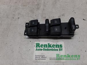 Używane Przelacznik elektrycznej szyby Volkswagen Golf IV Variant (1J5) 2.0 Cena € 20,00 Procedura marży oferowane przez Renkens Auto-Onderdelen B.V.