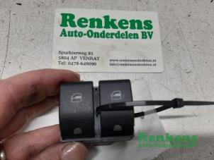 Używane Przelacznik elektrycznej szyby Volkswagen Polo IV (9N1/2/3) 1.2 55 Cena € 10,00 Procedura marży oferowane przez Renkens Auto-Onderdelen B.V.