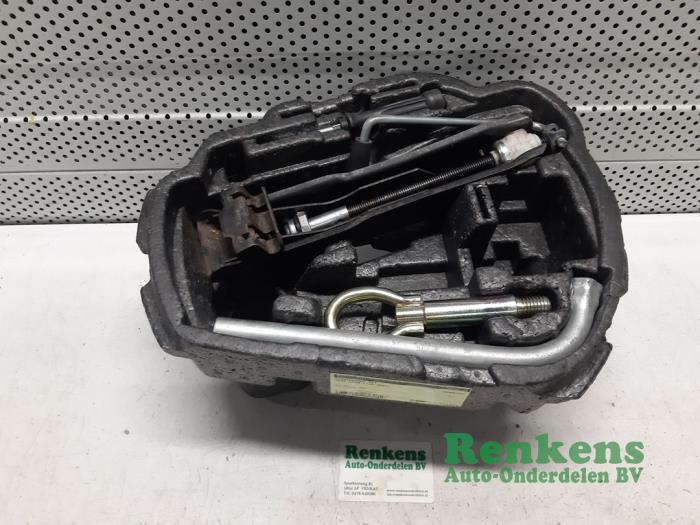 Tool set from a Seat Leon (1M1) 1.6 16V 2003