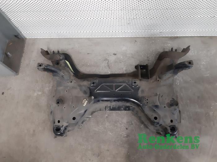 Usados Subchasis Peugeot 3008 I (0U/HU) 2.0 HDiF 16V Precio € 125,00 Norma de margen ofrecido por Renkens Auto-Onderdelen B.V.