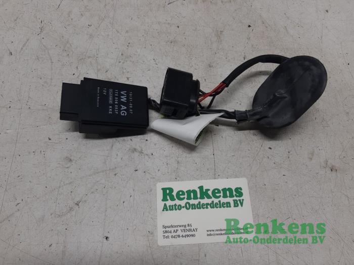 Electric fuel module from a Seat Leon (1P1) 1.4 TSI 16V 2009