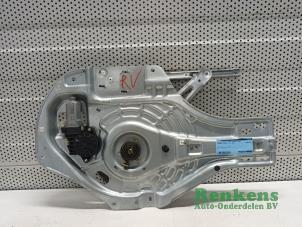 Używane Mechanizm szyby prawej przedniej wersja 4-drzwiowa Hyundai Tucson (JM) 2.0 CRDi VGT 16V 4x2 Cena € 35,00 Procedura marży oferowane przez Renkens Auto-Onderdelen B.V.