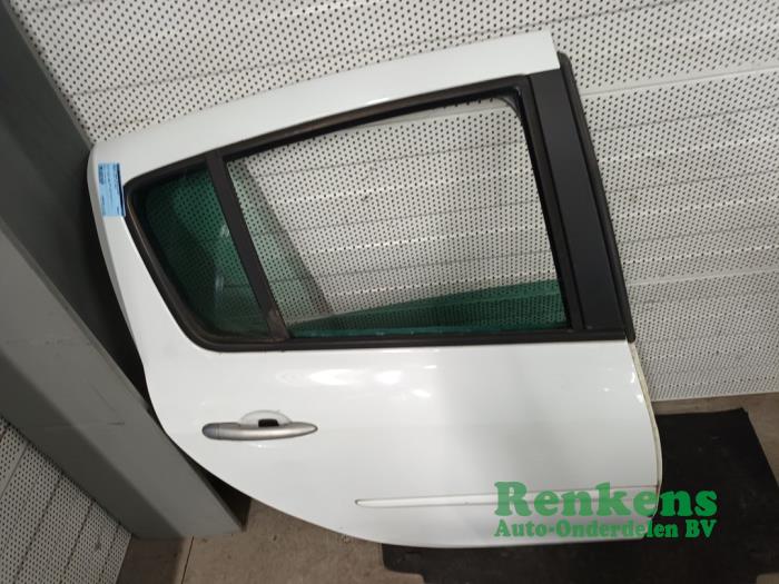 Rear door 4-door, right from a Renault Clio III (BR/CR) 1.5 dCi FAP 2012