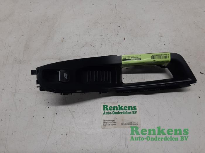 Usados Interruptor de ventanilla eléctrica Ford Fiesta 6 (JA8) 1.0 EcoBoost 12V 125 Precio € 15,00 Norma de margen ofrecido por Renkens Auto-Onderdelen B.V.