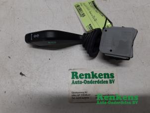 Usados Interruptor de indicador de dirección Opel Agila (A) 1.2 16V Precio € 15,00 Norma de margen ofrecido por Renkens Auto-Onderdelen B.V.