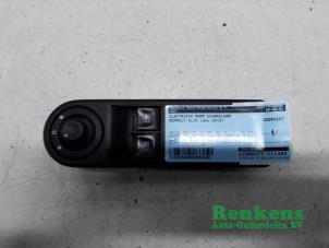 Used Electric window switch Renault Clio IV (5R) 1.5 Energy dCi 90 FAP Price € 20,00 Margin scheme offered by Renkens Auto-Onderdelen B.V.