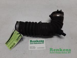 Used Air intake hose Renault Twingo III (AH) 1.0 SCe 70 12V Price € 15,00 Margin scheme offered by Renkens Auto-Onderdelen B.V.