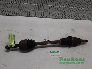 Used Front drive shaft, left Renault Clio III (BR/CR) 1.2 16V TCe 100 Price € 35,00 Margin scheme offered by Renkens Auto-Onderdelen B.V.