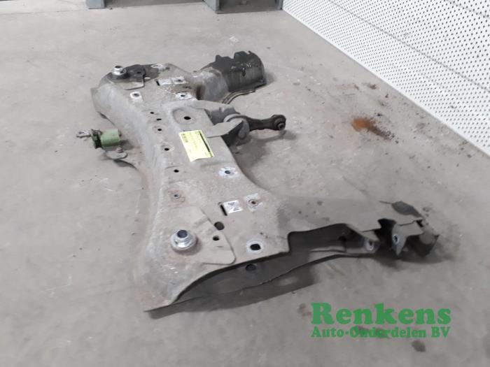 Subframe from a Renault Clio IV (5R) 1.5 Energy dCi 90 FAP 2014