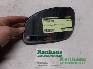 Used Mirror glass, left Opel Vectra C Caravan 2.0 DTI 16V Price € 15,00 Margin scheme offered by Renkens Auto-Onderdelen B.V.