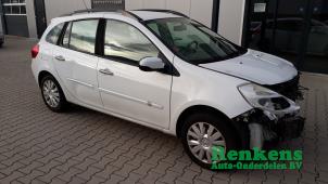 Used Front wing, right Renault Clio III Estate/Grandtour (KR) 1.2 16V TCE 100 Price on request offered by Renkens Auto-Onderdelen B.V.