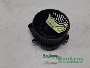 Used Heating and ventilation fan motor Audi A4 Avant (B7) 2.5 TDI V6 24V Price € 30,00 Margin scheme offered by Renkens Auto-Onderdelen B.V.
