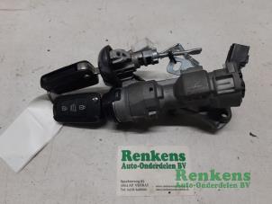 Used Set of cylinder locks (complete) Hyundai i20 1.4i 16V Price € 75,00 Margin scheme offered by Renkens Auto-Onderdelen B.V.