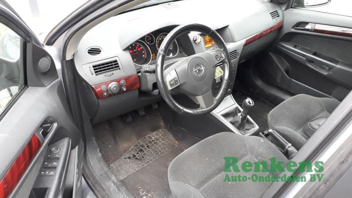 Używane Przelacznik swiatel Opel Astra H (L48) 1.6 16V Twinport Cena € 20,00 Procedura marży oferowane przez Renkens Auto-Onderdelen B.V.