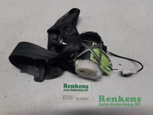 Used Rear seatbelt, right Renault Clio III (BR/CR) 1.4 16V Price € 35,00 Margin scheme offered by Renkens Auto-Onderdelen B.V.