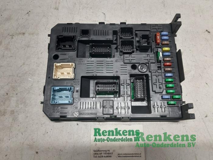 Fuse box from a Citroën C4 Picasso (UD/UE/UF) 2.0 HDiF 16V 135 2009