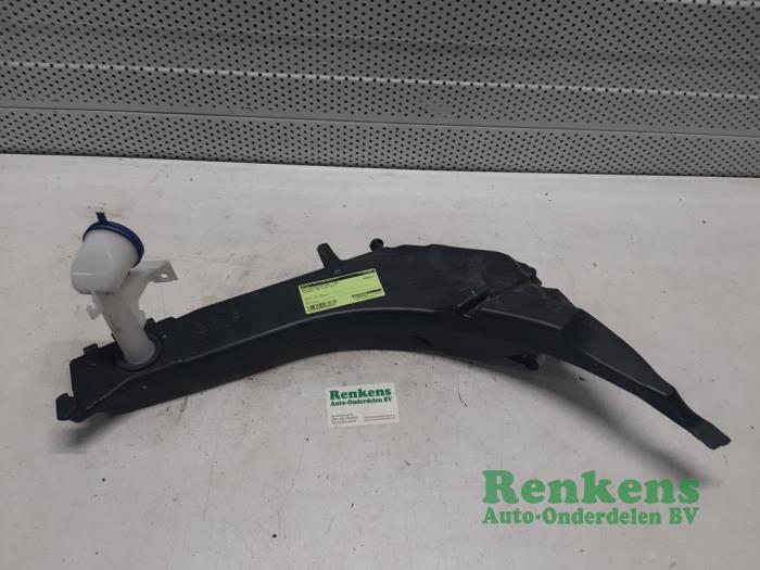Front windscreen washer reservoir Peugeot 308 1.2 12V eTHP PureTech