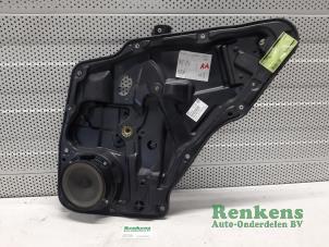 Używane Mechanizm szyby prawej tylnej wersja 4-drzwiowa Volkswagen Tiguan (5N1/2) 1.4 TSI 16V 4Motion Cena € 35,00 Procedura marży oferowane przez Renkens Auto-Onderdelen B.V.